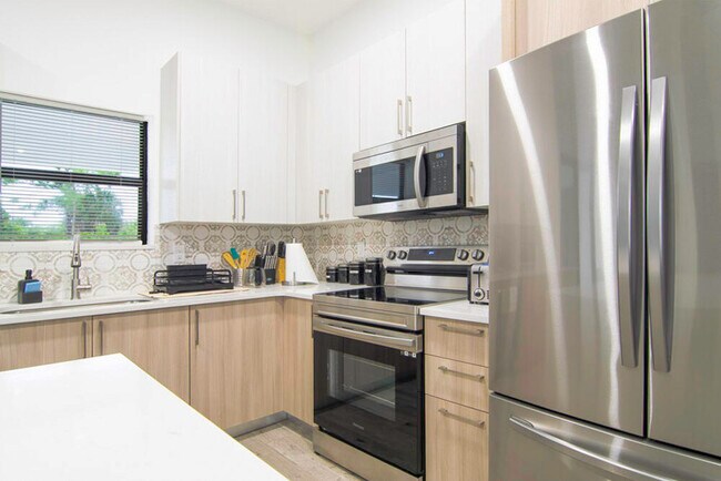 Building Photo - 15245 Brainbridge Cir