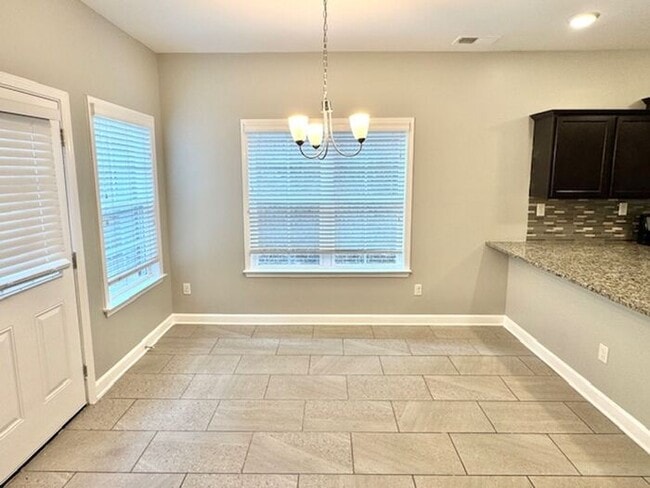 Building Photo - Move In Special! 4 -bedroom 2.5 bath home ...