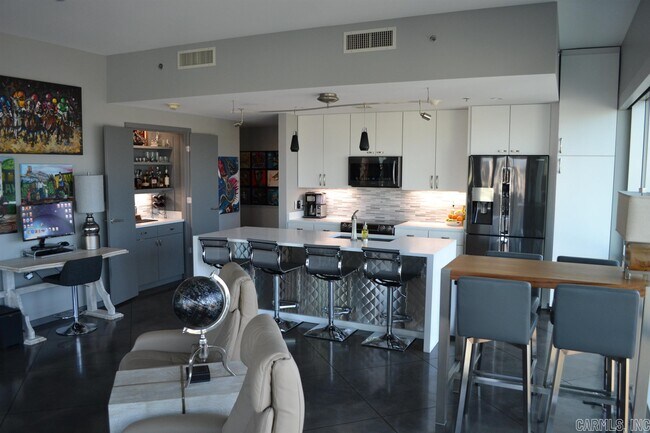 Building Photo - 315 Rock St