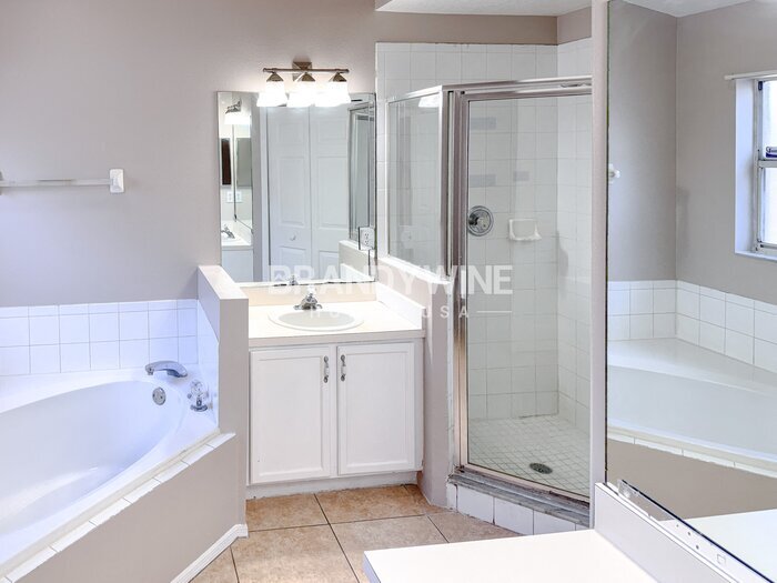 Building Photo - 6740 Forsyth Oak Ct