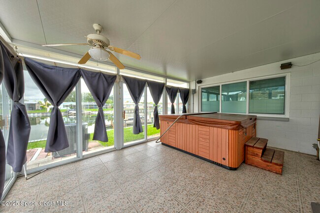 Building Photo - 1065 Molaki Dr