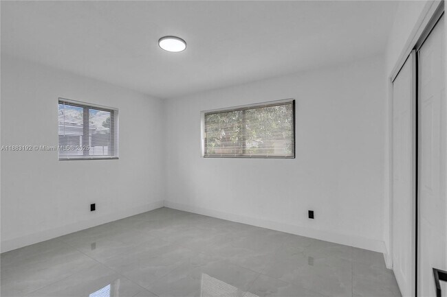 Building Photo - 1000 NW 198th St