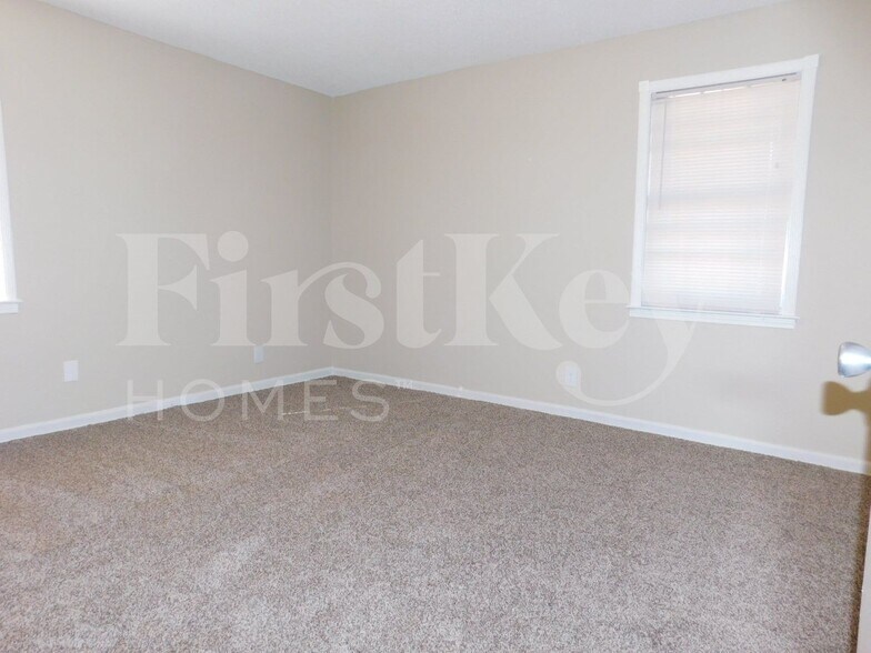 Building Photo - 4832 Rolling Meadows Dr
