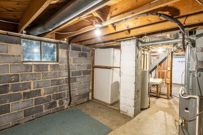 Building Photo - 1202 Cherry Ave