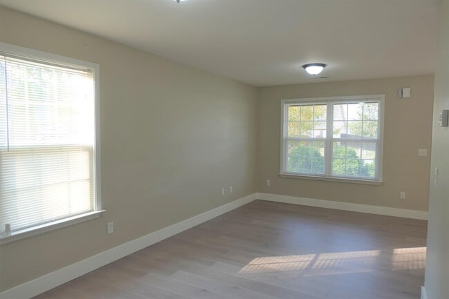 Building Photo - 1002 Whirlaway Cir