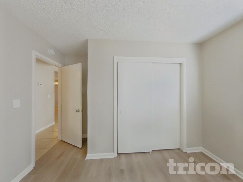 Building Photo - 1440 Overlea St