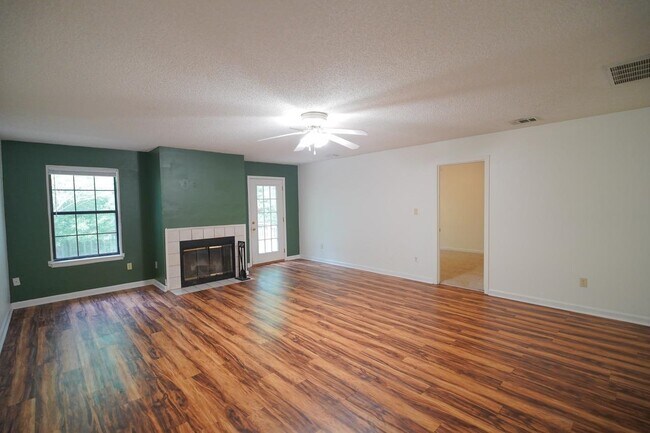 Building Photo - 828 Ashlyn Forest Dr