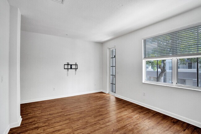 Building Photo - 3911 Shoma Dr