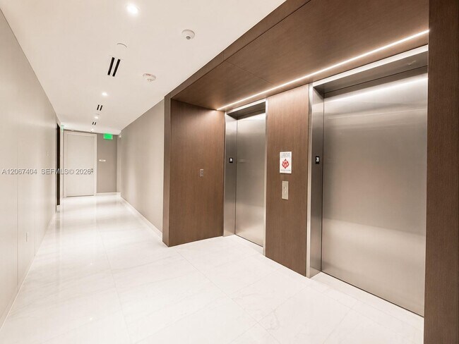 Building Photo - 300 Biscayne Blvd Way