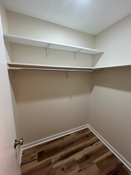 Building Photo - 1026 Hunters Trce