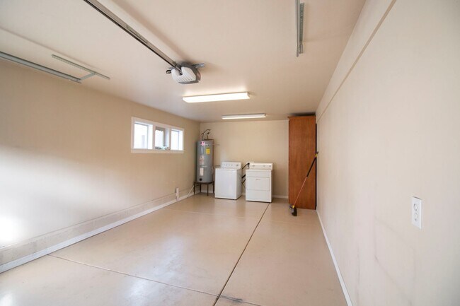 Building Photo - Craftsman Cottage: Furnished Jacksonville ...