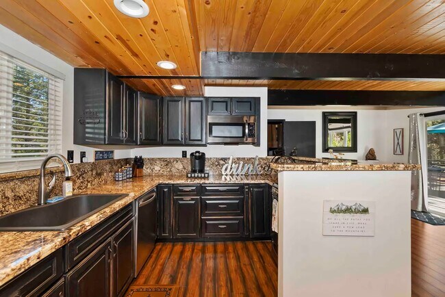 Building Photo - 1126 Sugarpine Rd