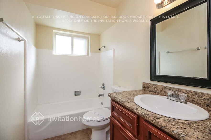 Building Photo - 1249 E 8th St