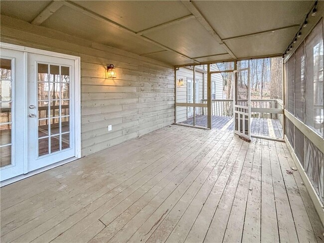 Building Photo - 1543 Hillhaven Dr