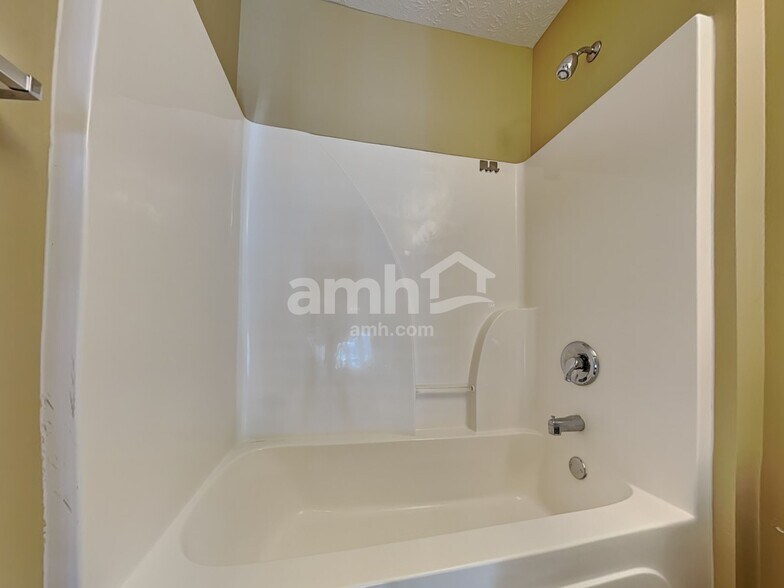 Building Photo - 285 Coyote Dr