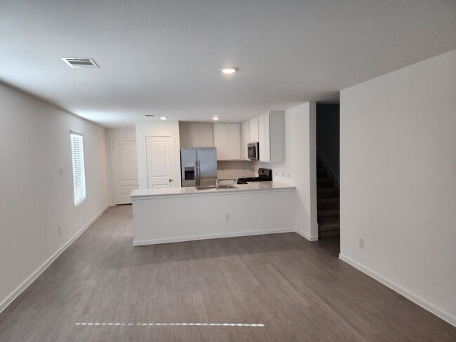 Building Photo - 3049 Majestic Sunrise Dr