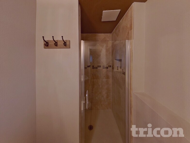 Building Photo - 4840 Windward Cir