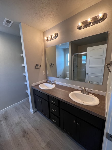 Building Photo - 11446 W Teratai St