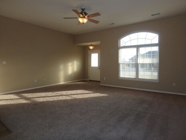 Building Photo - Nice 3 Bed 2 Bath House In Hunters Gate!