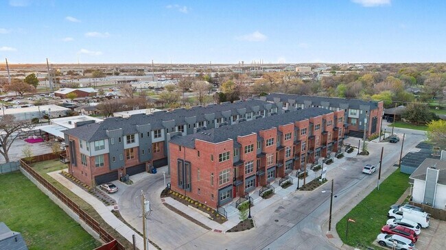 Building Photo - 2524 Havenhurst St