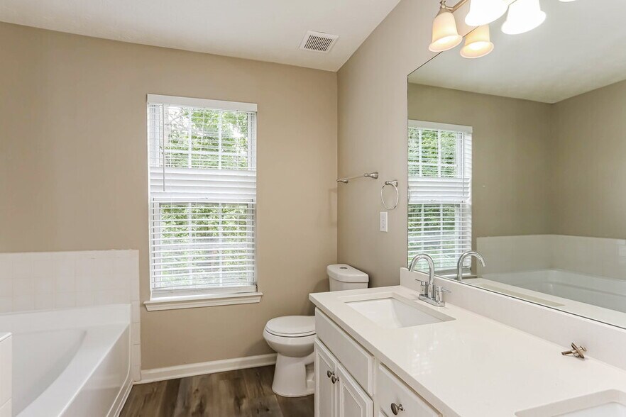 Building Photo - 865 Revena Ln