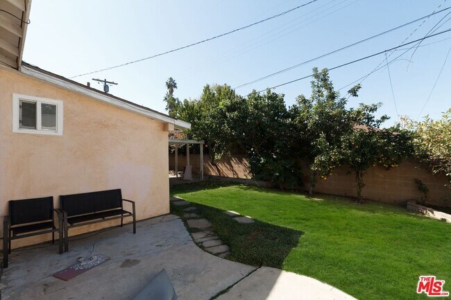 Building Photo - 6659 Amigo Ave