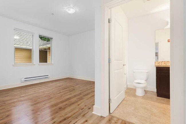 Building Photo - Prime Redmond Location!!!