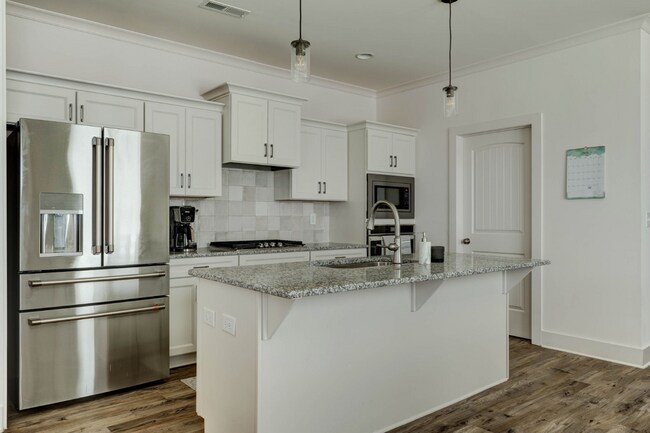 Building Photo - 461 Hamilton Pl