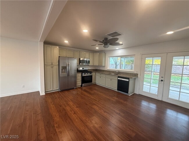 Building Photo - 1502 Christina Dr