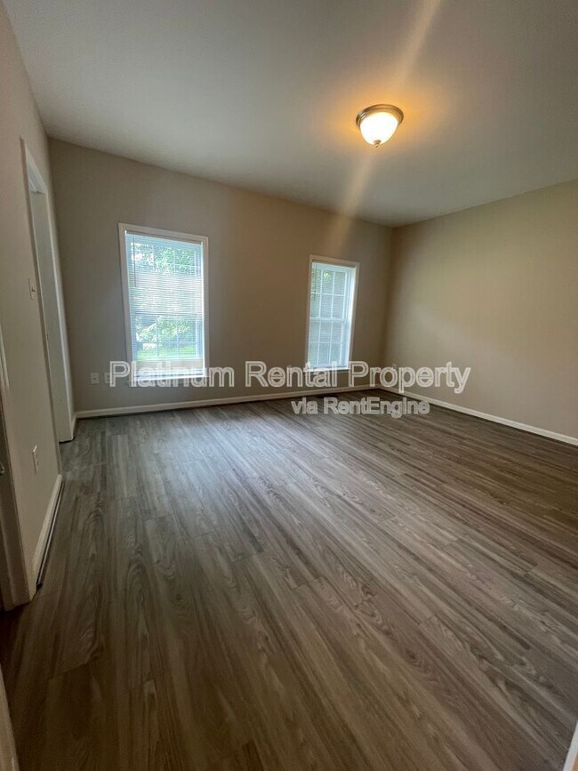 Building Photo - 48 Weyman Ave SW