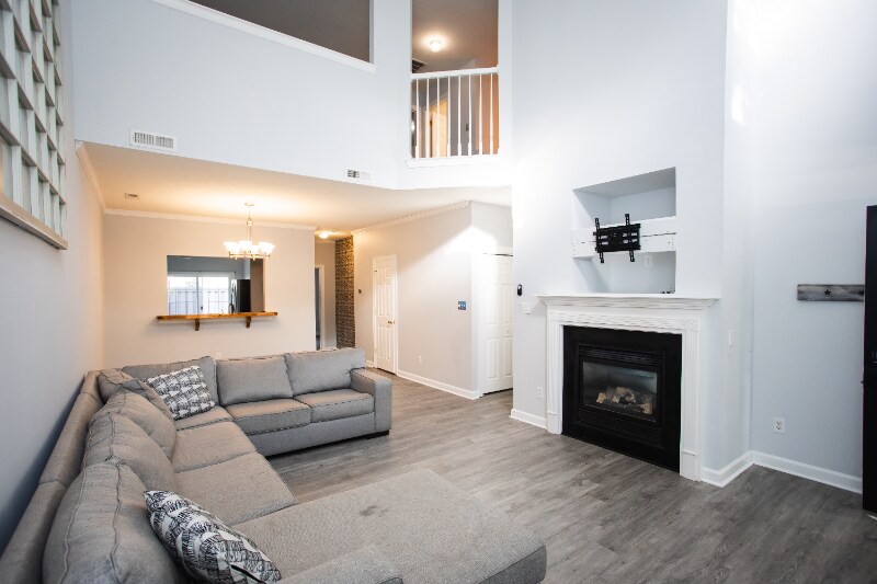 Building Photo - 2204 Savona Quay