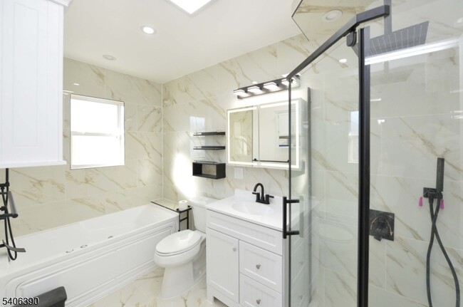 Building Photo - 100 Eastern Wy