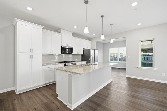 Building Photo - 318 Commons Ave