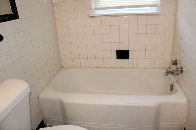 Building Photo - CLOSE TO TINKER! *PROMO FIRST FULL MONTH FREE!