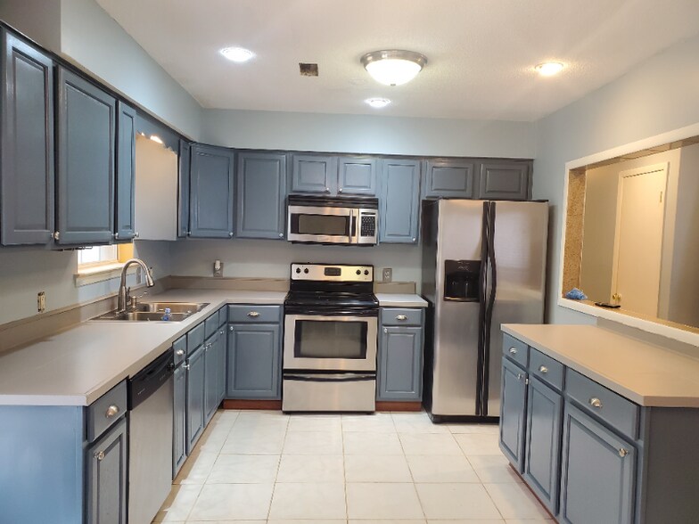 Building Photo - 328 Garden Acres Way