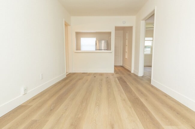 Building Photo - **REDUCED SECURITY DEPOSIT** Refreshed 2 Bed /1 Bath Pacific Beach Duplex Near the Ocean & Bay!