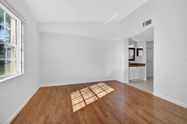 Building Photo - 1120 Lake Shore Dr