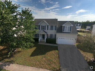 Building Photo - Bright & Spacious Home in Fredericksburg!