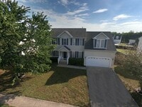 Building Photo - Bright & Spacious Home in Fredericksburg!
