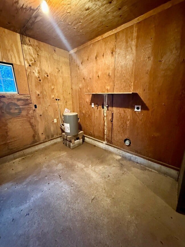 Building Photo - 10886 Pine Hill Dr