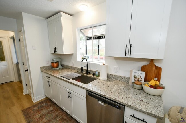 Building Photo - 107 Molland Dr