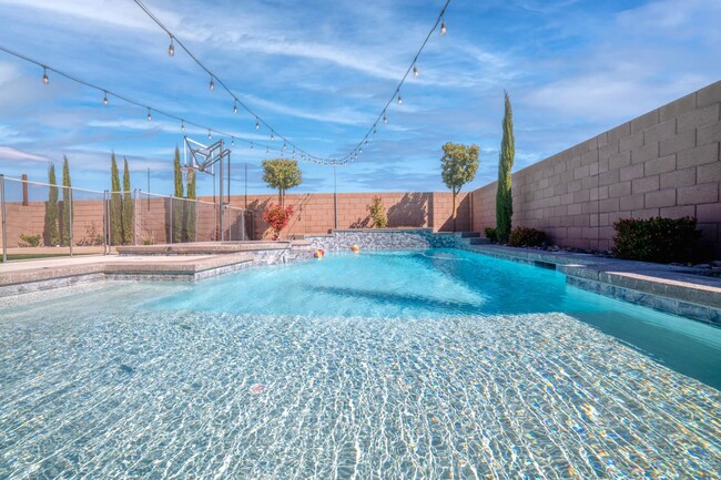 Building Photo - Modern and Contemporary - Swimming Pool Ho...