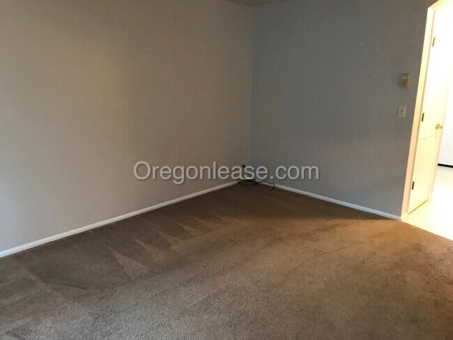 Building Photo - 3/2 Duplex Townhome in Thurston Hills