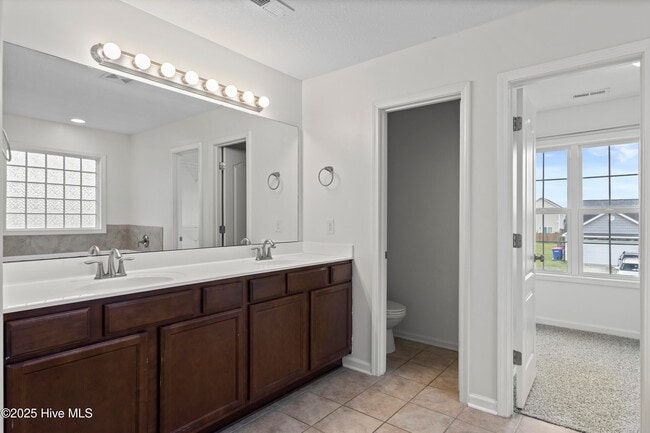 Building Photo - 207 Riverstone Ct