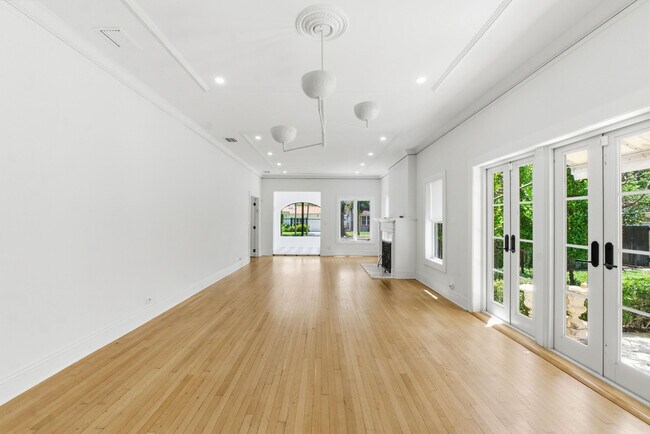 Building Photo - 1615 Monroe St