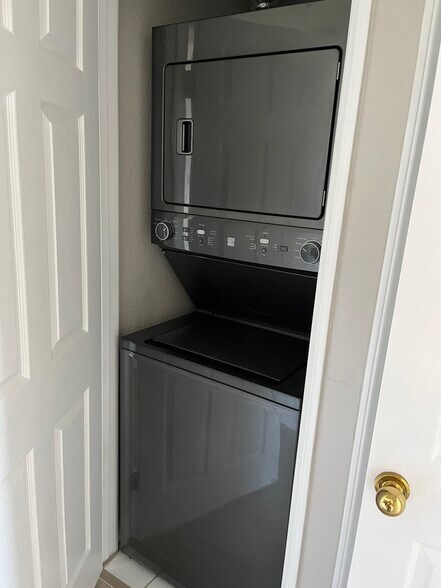 Building Photo - 555 Maine Ave