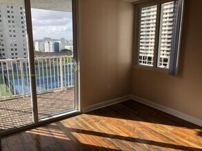 Building Photo - 800 N Miami Ave