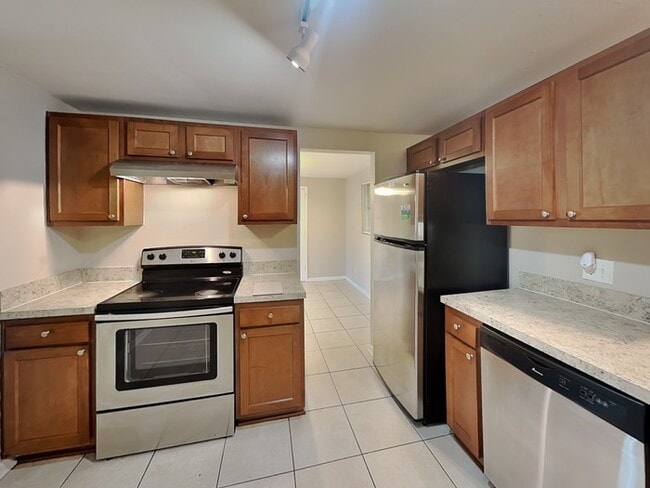 Building Photo - 6150 George Wood Ln W