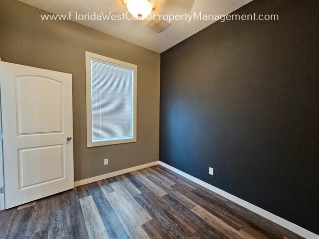 Building Photo - ADORABLE 2 BEDROOM/1 BATH COTTAGE! BRADENTON! ANNUAL LEASE!