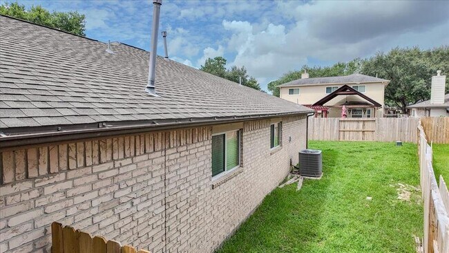 Building Photo - 5627 Postwood Green Ln